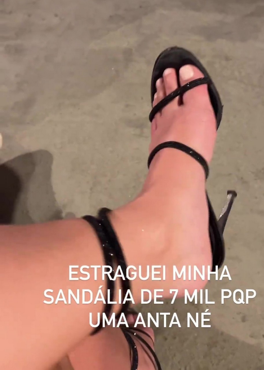 Mirela Janis Feet